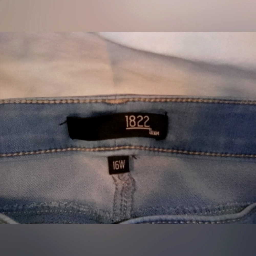 NWT 1822 Denim blue jean Capri's, size 16W, light wash - Picture 6 of 7
